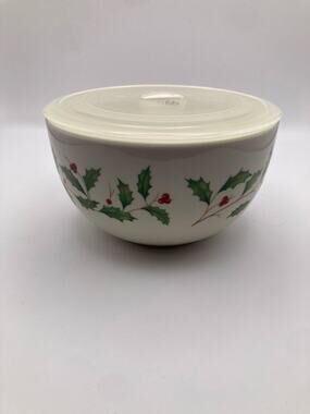 Lenox Holiday Holly Berry Round 6 1/8" Stackable Bowl with Silicone Lid